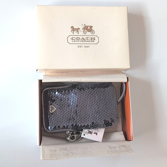 NWT Coach Silver Sequin Wallet Wristlet - Picture 3 of 11